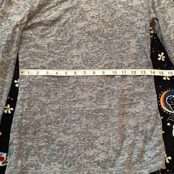 🥭 (4 for $15) Grey MUDD Top - Picture 3 of 6